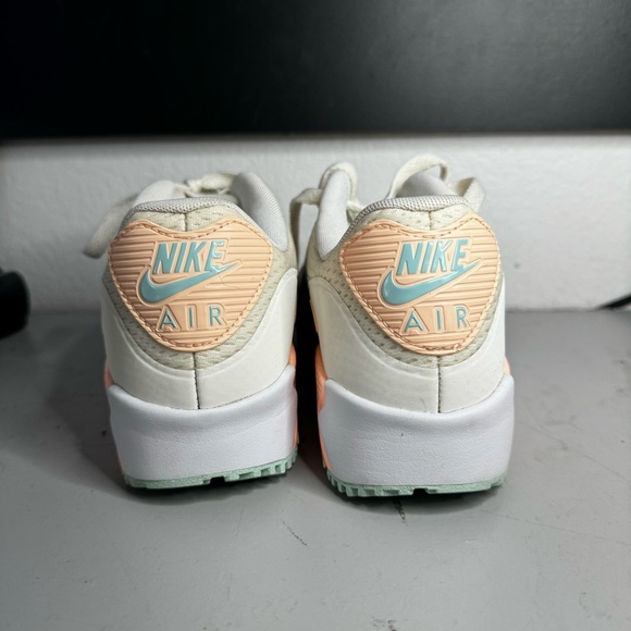 Nike - Picture 4 of 6